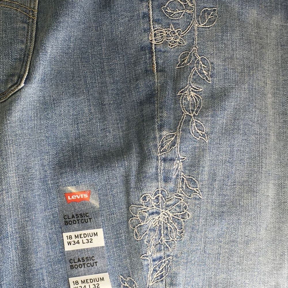 Levi Classic Bootcut Washed Blue Jeans - Picture 5 of 11